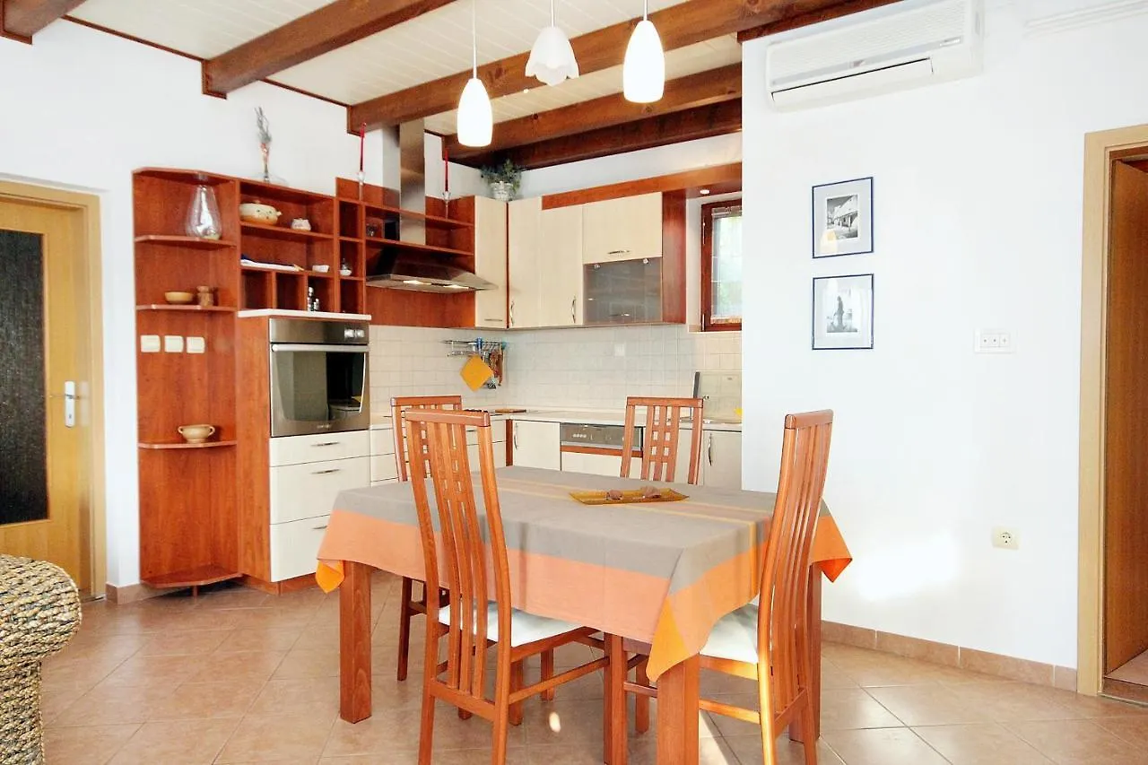 Apartments By The Sea Klenovica, Novi Vinodolski - 5580